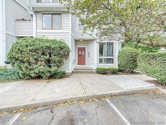 Primary Photo - 999 Whalley Ave
