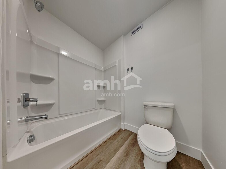 Building Photo - 9629 Harkes Dr