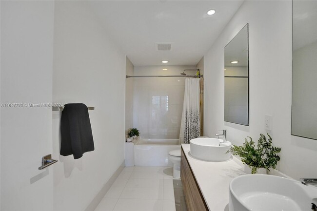 2nd Bathroom - 121 NE 34th St