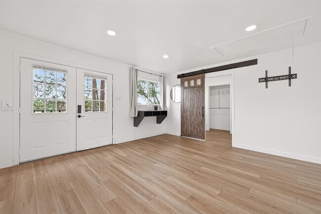 Building Photo - 707 Montclair Blvd