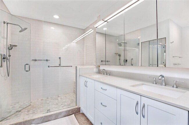 Building Photo - 4106 Carriage Dr