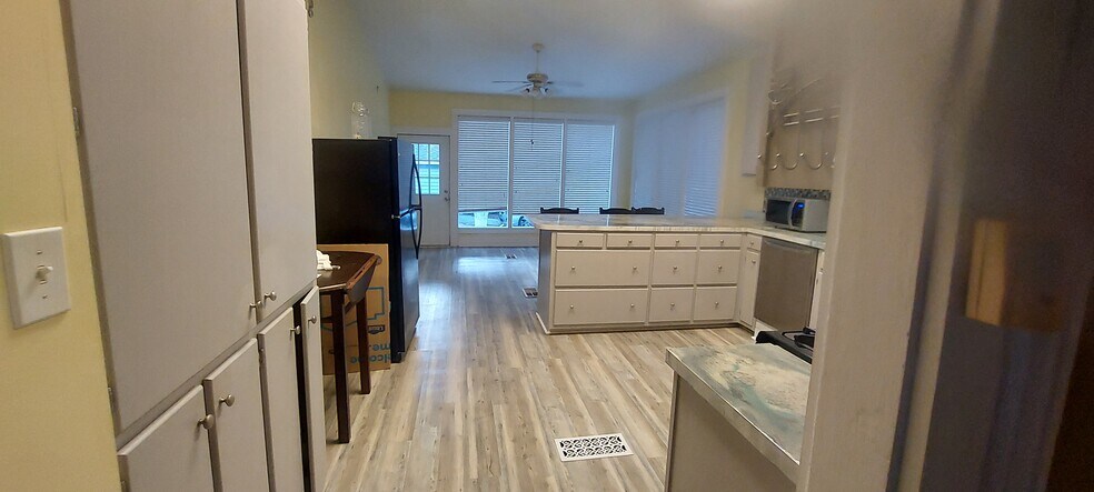 Building Photo - 250 S Ann St