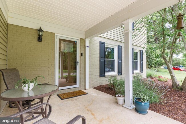 Building Photo - 15005 Narrows Ln