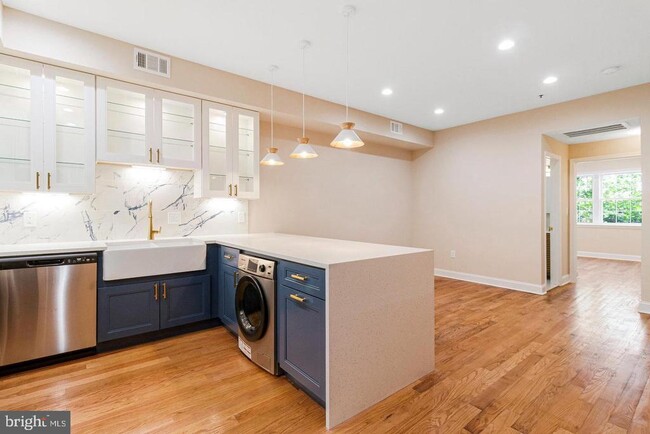 Building Photo - 1609 17th St SE