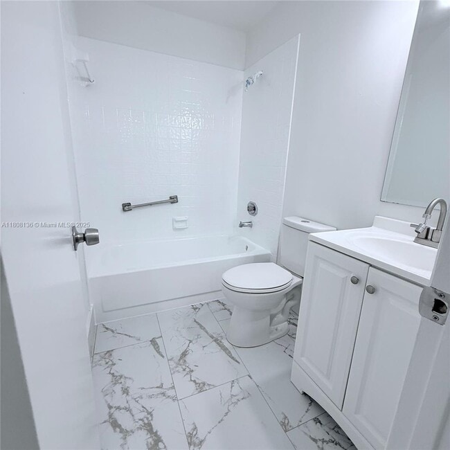 Building Photo - 6183 Live Oak Ct