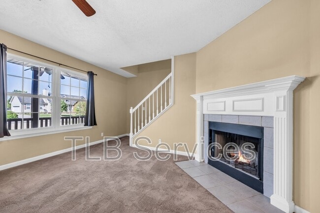 Building Photo - 211 Fall Creek Dr