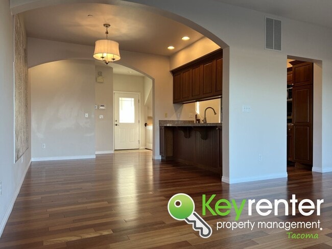 Building Photo - Luxury View Home in Gas Lamp Terrace, near...