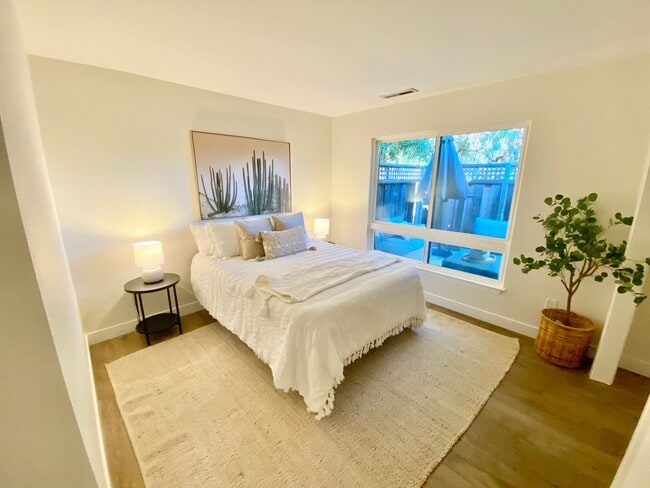 Building Photo - 124 Torrey Pine Terrace