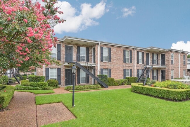 Building Photo - 6402 Del Monte Dr