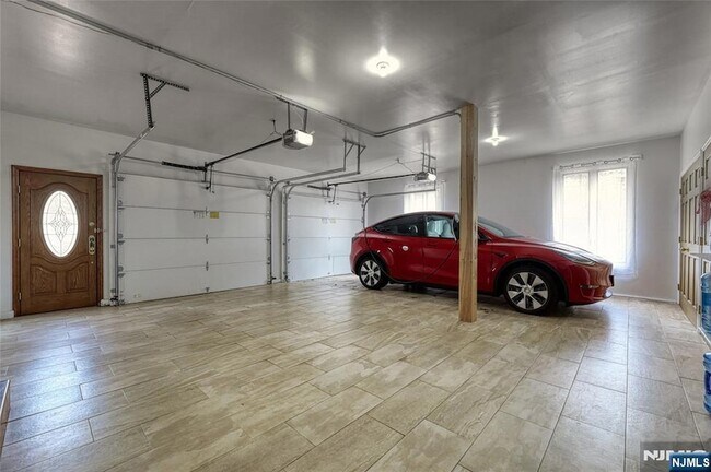 Building Photo - 91 Chestnut Ridge Rd