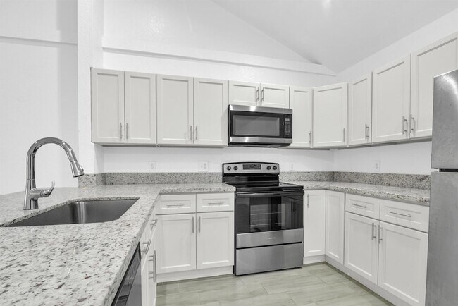 Primary Photo - 13910 Folkestone Cir