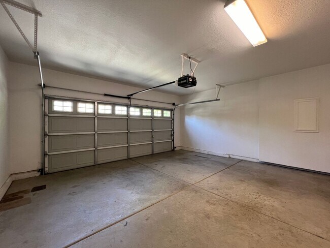 Building Photo - West Sacramento Gem with 3 Bedrooms & 2 Ba...