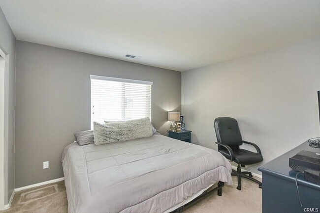 Building Photo - Spacious 4-Bed, 2.5-Bath Home in Fontana Unified School District with Private Backyard