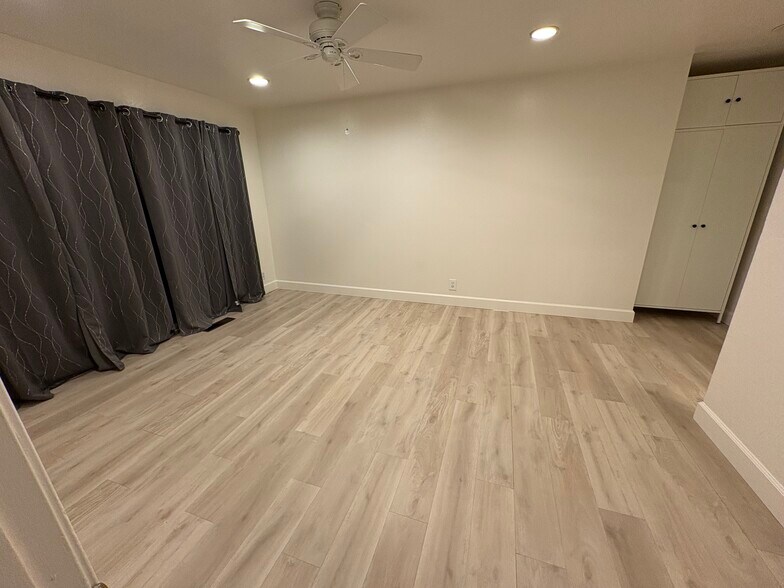 Building Photo - 4192 Denker Dr