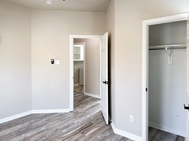 Building Photo - 505 Kingscote Ct