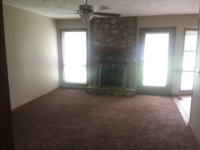 Building Photo - 6886 Kingsgate Dr