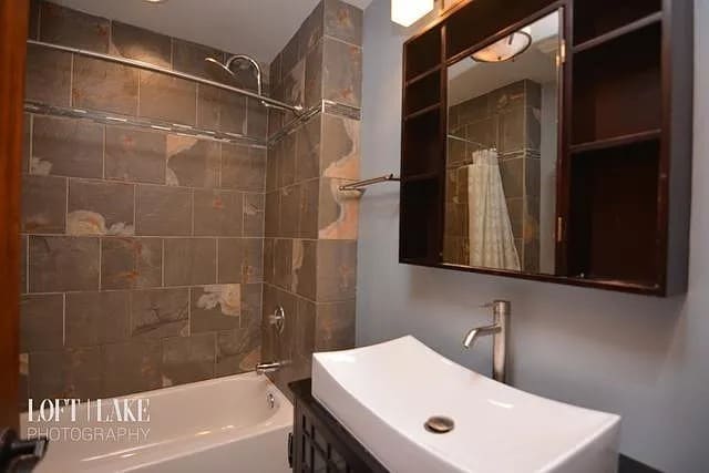 Building Photo - 2654 W Schubert Ave