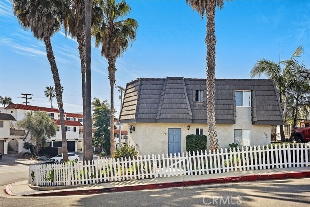 Building Photo - 803 Calle Puente