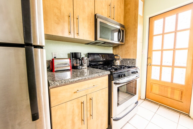 Building Photo - 438 Fir St