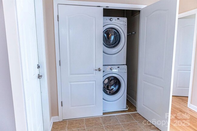 Building Photo - 2092 Ayrsley Town Blvd