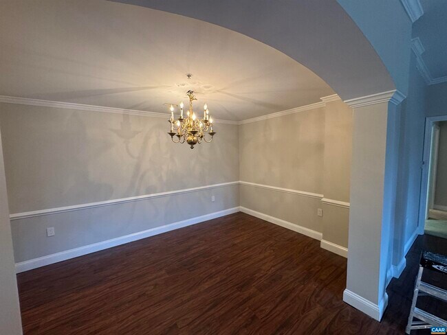 Building Photo - 500 Crestwood Dr