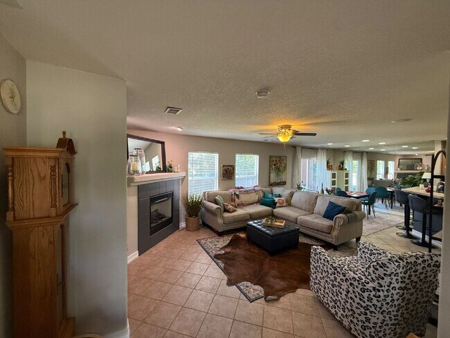 Building Photo - "Charming 3-Bedroom Duplex in Castle Rock"    Spacious 1806 Sq Ft, 2.5 Baths!  Available - NOW