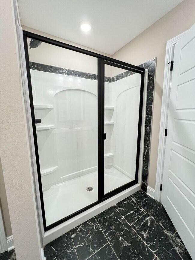 Building Photo - Move-In Specials Available! Beautiful Sing...