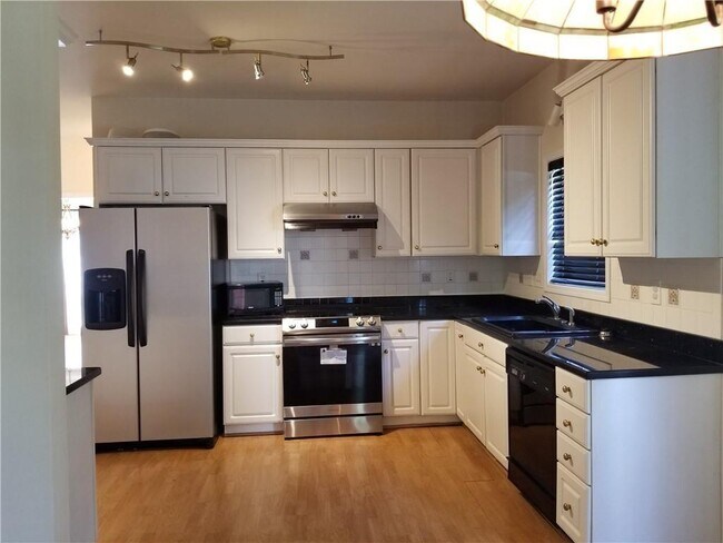 Building Photo - 2828 Oglethorpe Run Square