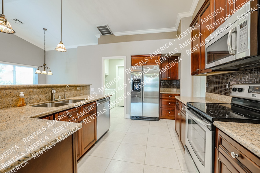 Building Photo - 6325 W Potter Dr