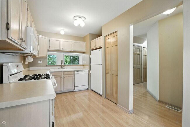 Building Photo - 223 Mistwood Ln