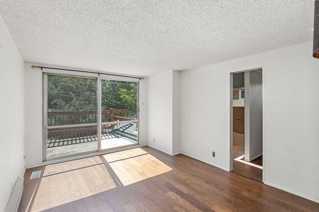 Building Photo - 135 S Path