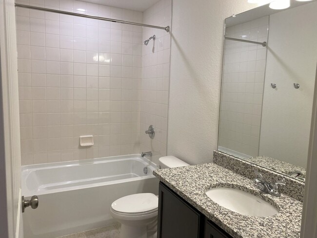 Building Photo - Stunning 4 bed 3.5 bath in Johnstown.