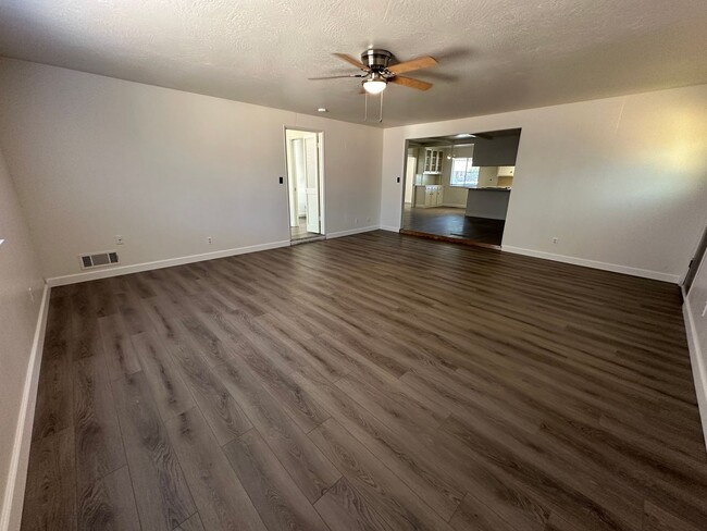 Building Photo - 1321 Palomar Way