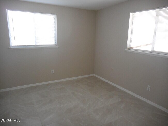 Building Photo - 3608 Sheppard Ave