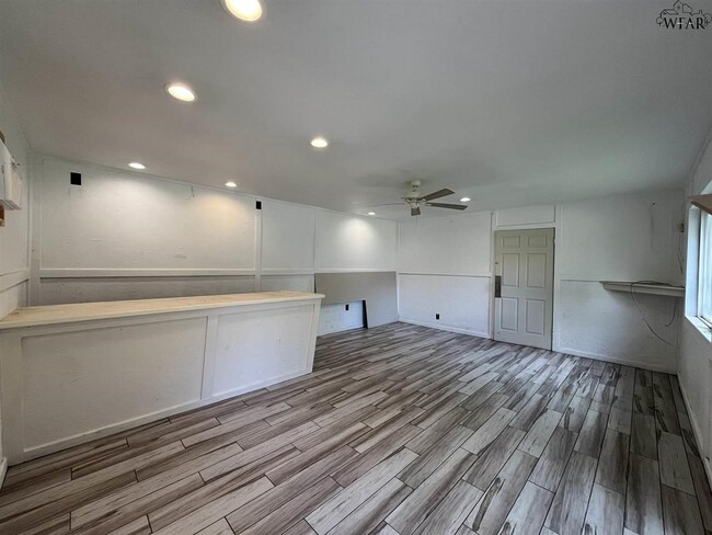 Building Photo - 5503 Hooper Dr