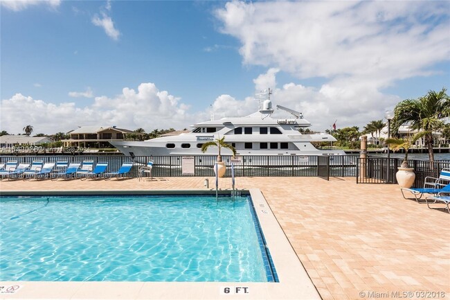 Building Photo - 2049 S Ocean Dr