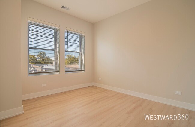 Building Photo - 1546 N Homan-1-3