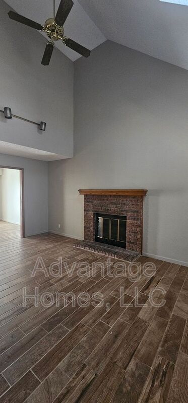 Building Photo - 11905 W 117th Terrace