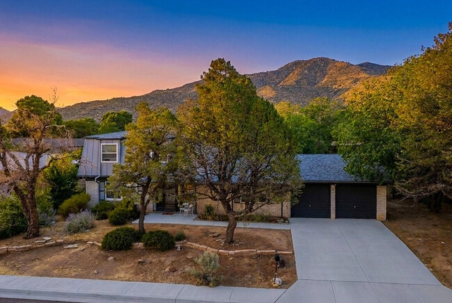 Building Photo - 3008 Matador Dr NE