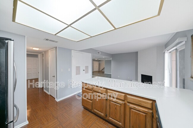 Building Photo - 10958 Crown Pk Ln