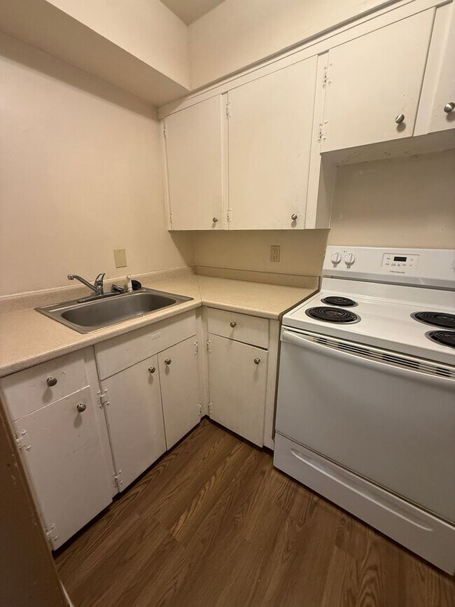 Building Photo - 15411 Barat Ave