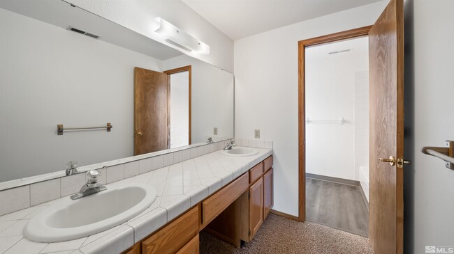 Building Photo - 2977 Pinebrook Dr