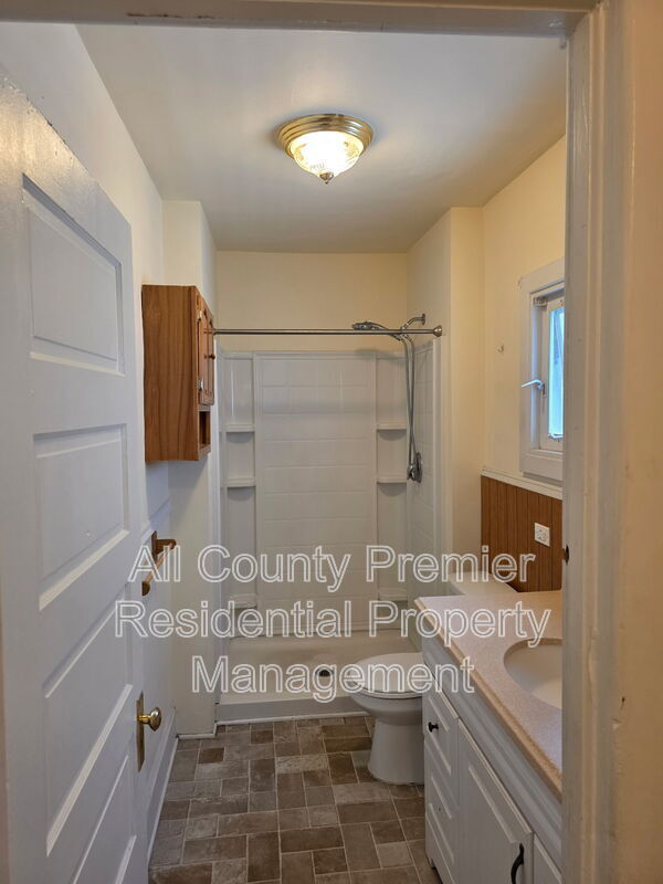 Building Photo - 4 Henshaw Ct