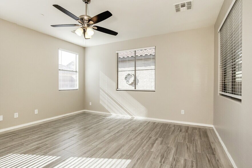 Building Photo - 943 E Agua Fria Ln