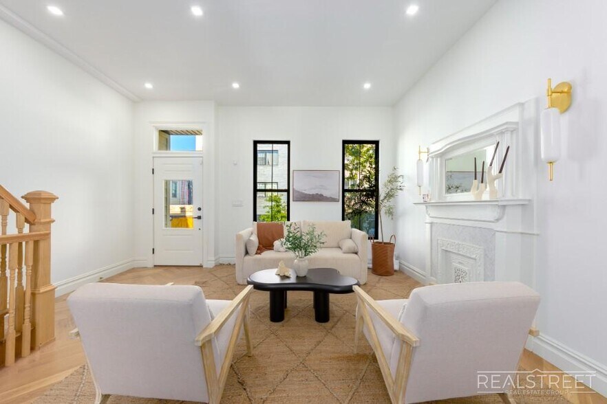 Primary Photo - Stunning Brand New Townhouse for Rent in B...