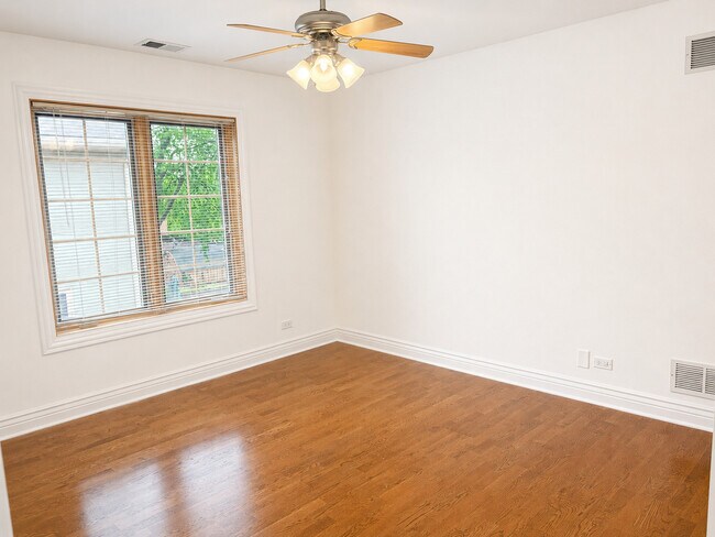 Building Photo - 1759 Dewes St