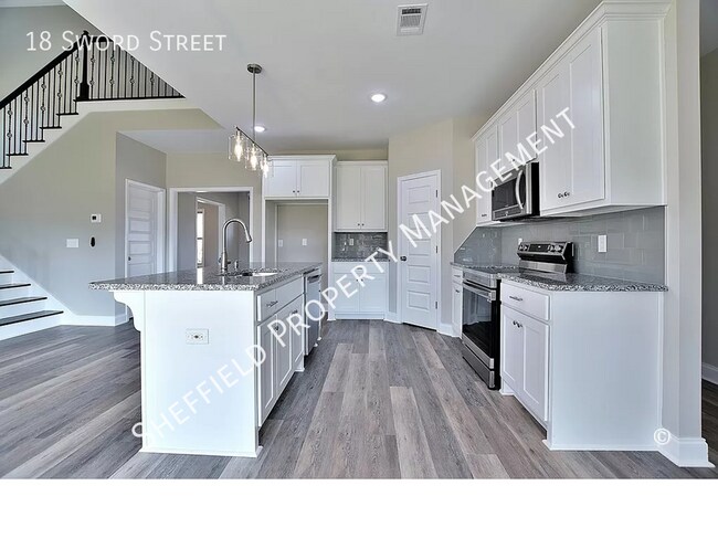 Building Photo - 18 Sword St