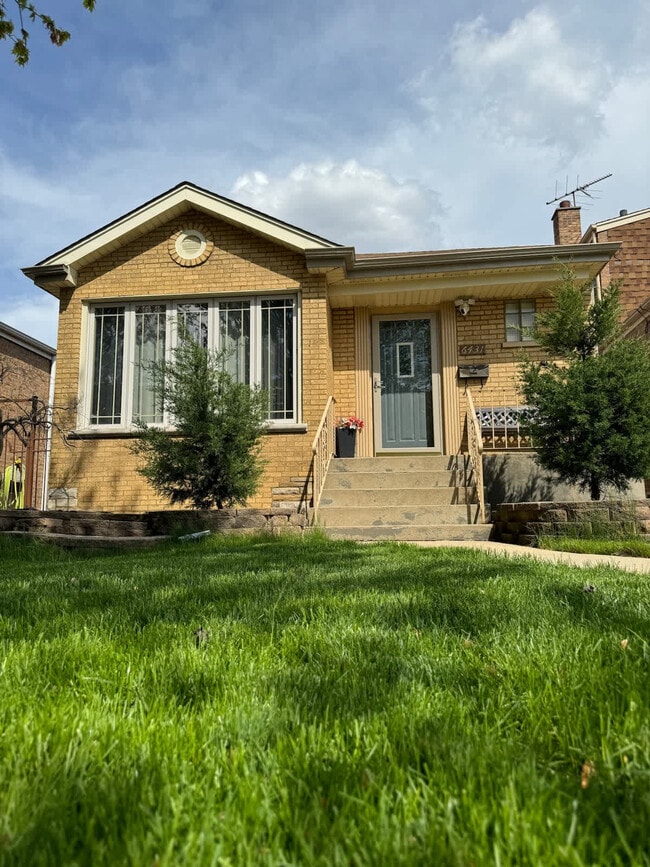 Building Photo - 6431 S Kenneth Ave