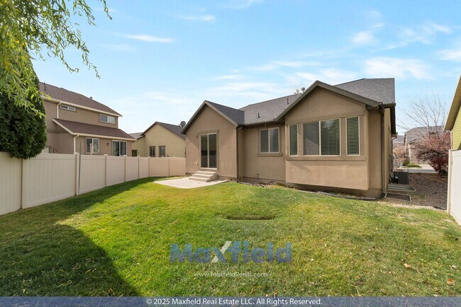 Building Photo - BRAND NEW CARPET - 6BD 4BTH 2GAR - Home in Lehi