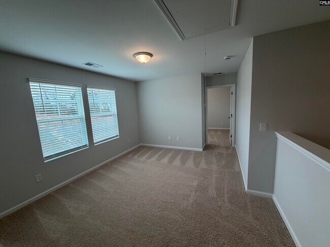 Building Photo - 3040 Hallsdale Dr